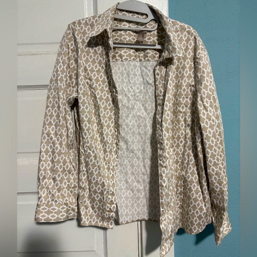 Chico’s Tan and White Keyhole Patterned Button Down Shirt